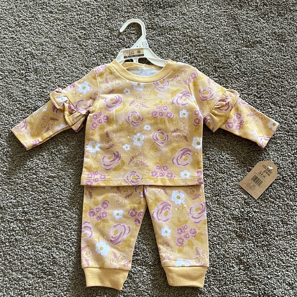 Matching set, size 3-6 months, new with tags